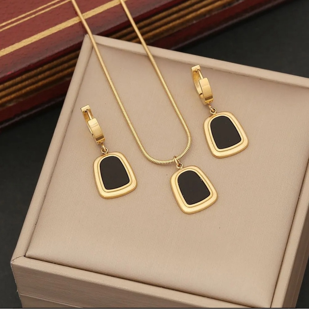 Rectangle Pendant Necklace and Earring Set in 18k Gold, Black Necklace E…
